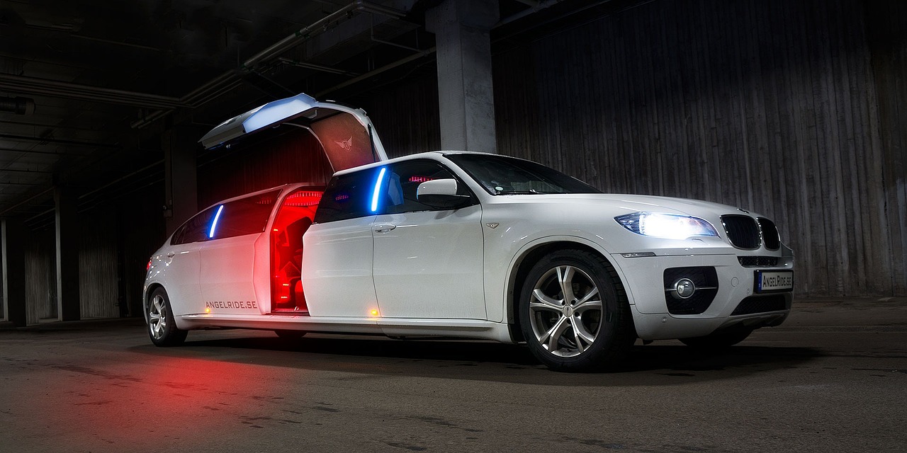 White limo of our limo service in the Sioux Falls area